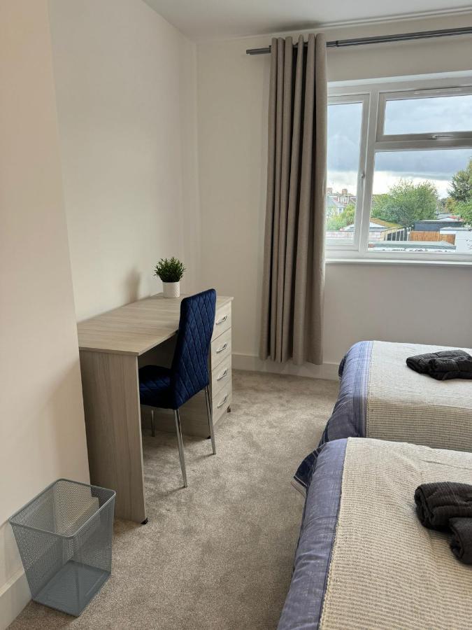 Smart Guest Rooms Fast Access To Central London Via Piccadilly Line New Southgate Exterior foto