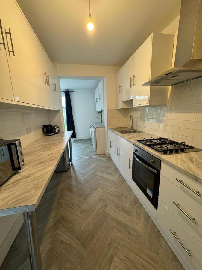 Smart Guest Rooms Fast Access To Central London Via Piccadilly Line New Southgate Exterior foto