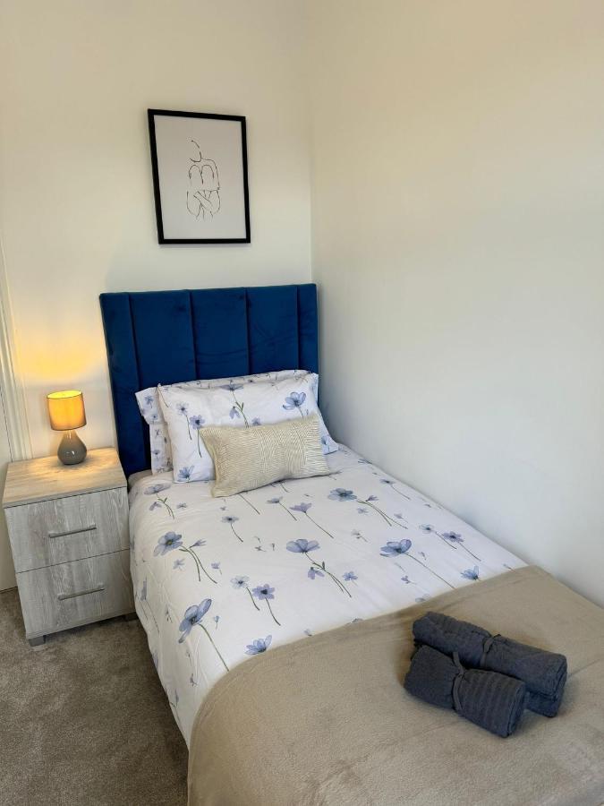 Smart Guest Rooms Fast Access To Central London Via Piccadilly Line New Southgate Exterior foto