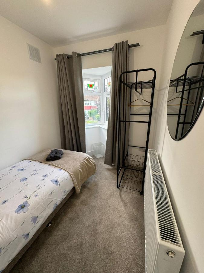 Smart Guest Rooms Fast Access To Central London Via Piccadilly Line New Southgate Exterior foto