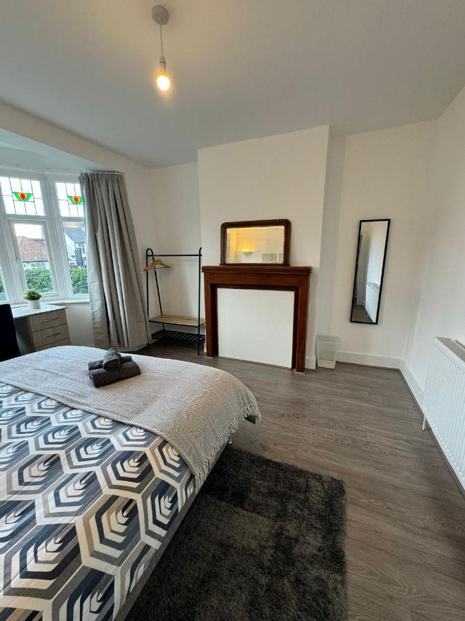 Smart Guest Rooms Fast Access To Central London Via Piccadilly Line New Southgate Exterior foto